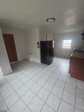 345 Mitchell Ave in Linden, NJ - Foto de edificio - Building Photo