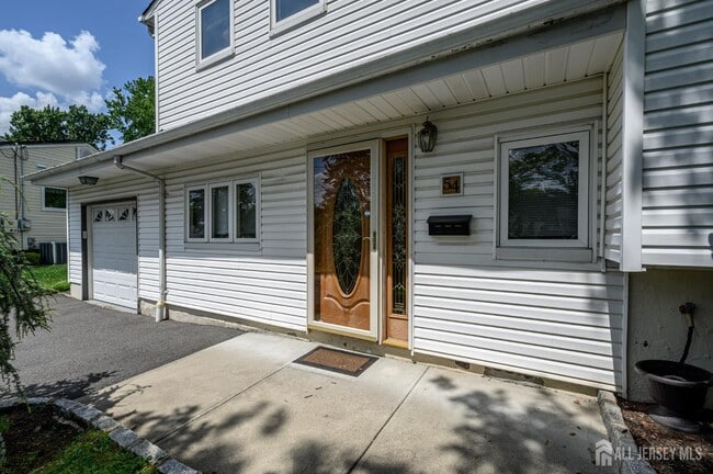 54 Starlight Dr in Colonia, NJ - Building Photo - Building Photo