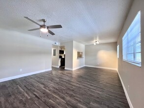 Inertio in Tampa, FL - Foto de edificio - Building Photo