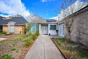 13102 Richmond Ave in Houston, TX - Building Photo