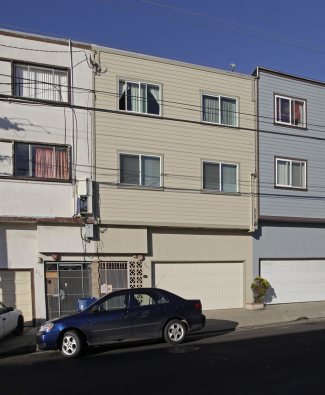 261 Price St in Daly City, CA - Foto de edificio - Building Photo