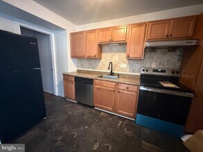 21 Monhegan Ct, Unit A0271 in Carney, MD - Building Photo - Building Photo