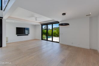 1333 E Pomelo Grove Ln in Phoenix, AZ - Building Photo - Building Photo