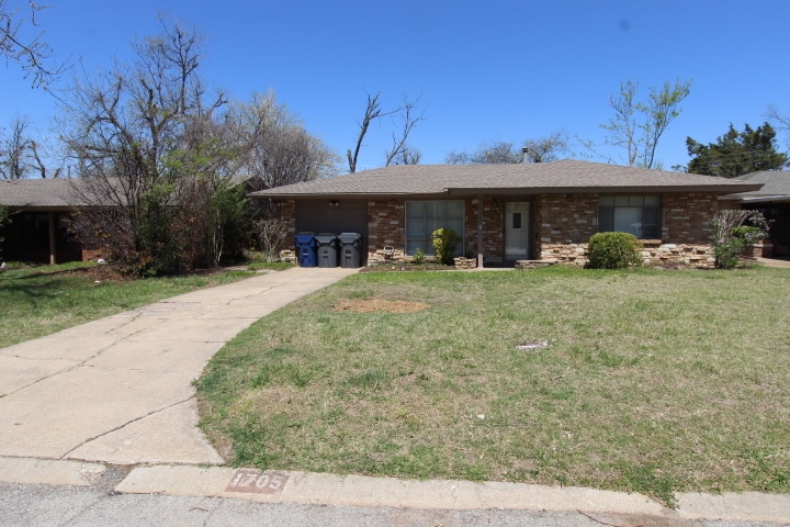 1705 Westchester Dr in The Village, OK - Building Photo