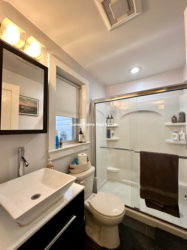 609 E 2nd St, Unit 1 in Boston, MA - Building Photo - Building Photo