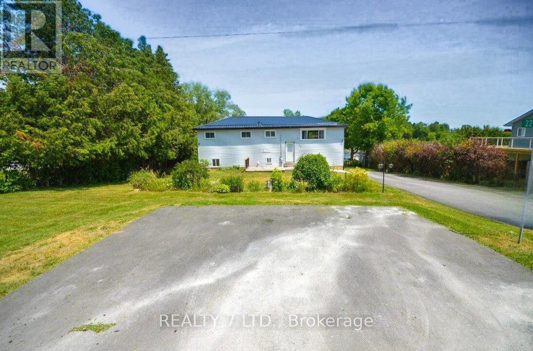 22 Lawrence St N in Kawartha Lakes, ON - Building Photo