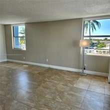 16565 NE 26th Ave in North Miami Beach, FL - Building Photo - Building Photo