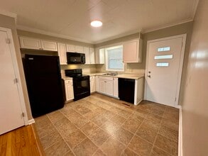 705 Pennington Ave in Thomasville, NC - Building Photo - Building Photo