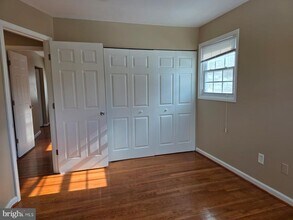 6212 Thomas Dr in Springfield, VA - Building Photo - Building Photo