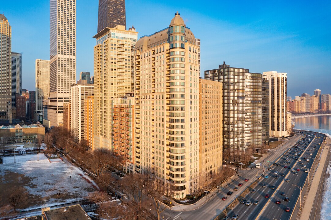 840 N Lake Shore Dr in Chicago, IL - Foto de edificio