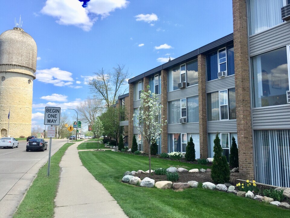 Tower Apartments in Ypsilanti, MI - Foto de edificio