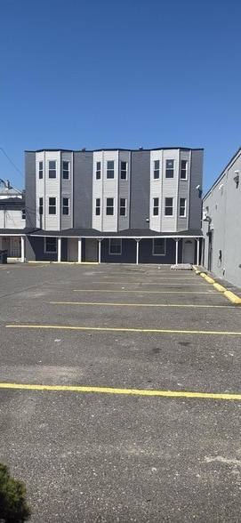 2417 Pacific Ave in Atlantic City, NJ - Foto de edificio - Building Photo