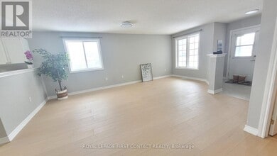 82 Shalom Way in Barrie, ON - Building Photo - Building Photo