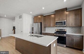 43298 Farringdon Sq in Ashburn, VA - Building Photo - Building Photo