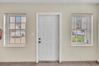 930 N 16th Ave in Hollywood, FL - Building Photo - Building Photo