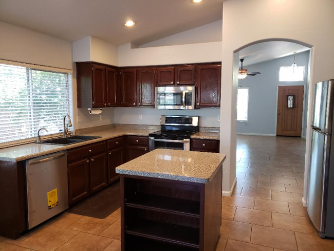 1036 N Golden Key St in Gilbert, AZ - Building Photo - Building Photo