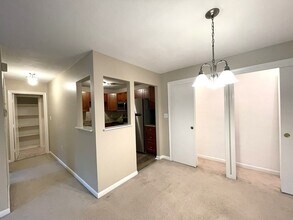 1323 Worcester Rd, Unit E7 in Framingham, MA - Building Photo - Building Photo