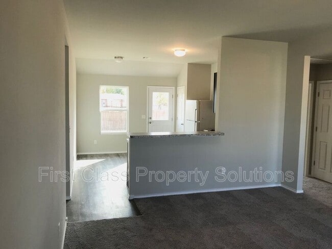 1716 West Antler Way in Mustang, OK - Building Photo - Building Photo