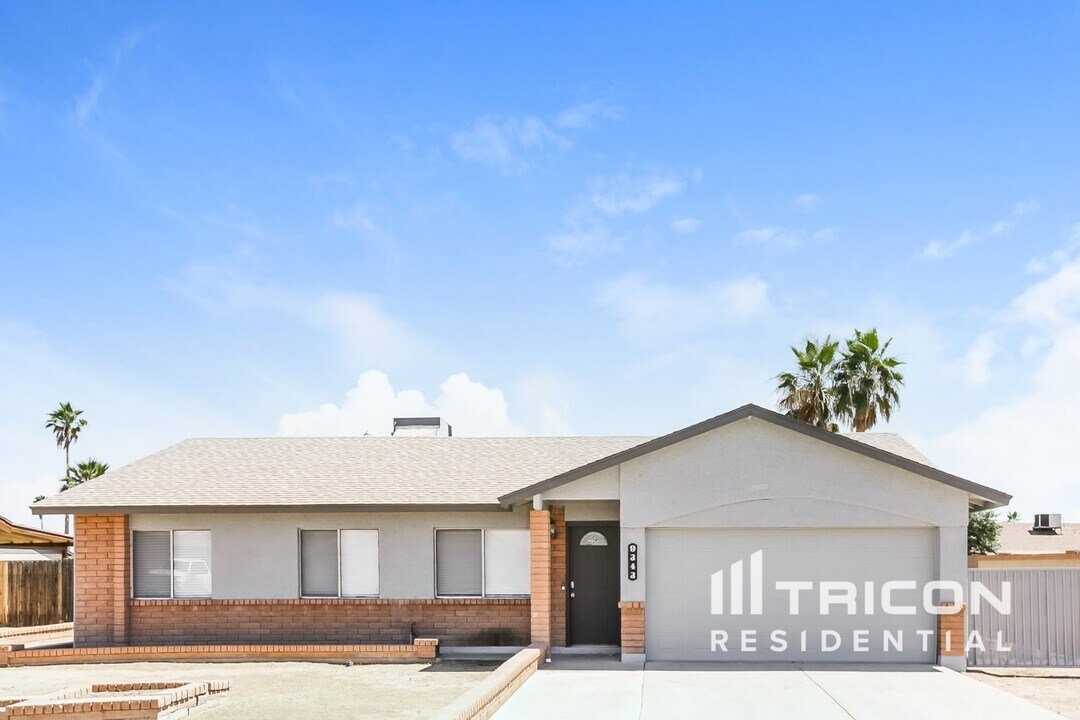 9343 W Mission Ln in Peoria, AZ - Foto de edificio