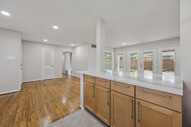 8621 Bob White Dr in Houston, TX - Building Photo - Building Photo