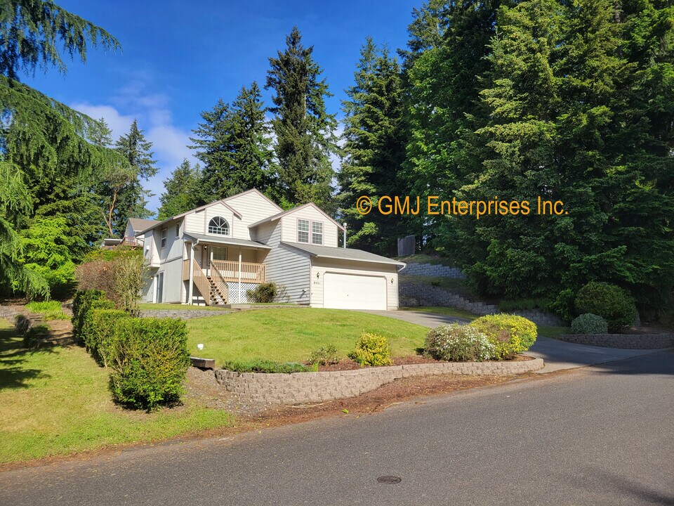 8401 181st Ave E in Bonney Lake, WA - Building Photo