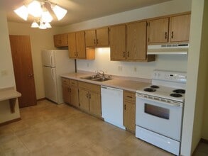 612 W State St in Hartford, WI - Building Photo - Building Photo