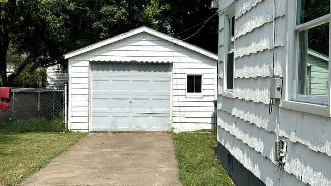 1718 Cass Ave in Evansville, IN - Building Photo - Building Photo