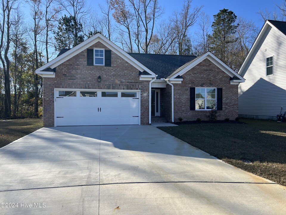 1209 Hunley Ct in Winterville, NC - Building Photo