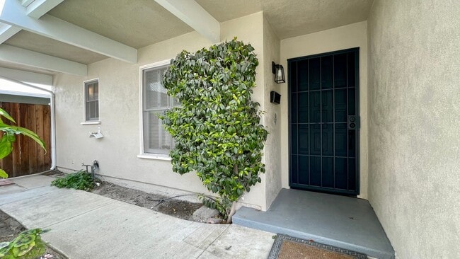 1191 Atascadero St in San Luis Obispo, CA - Building Photo - Building Photo