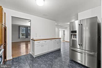 7005 Brookington Ct in Alexandria, VA - Building Photo - Building Photo