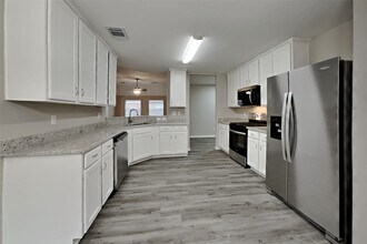 3701 Oak Crossing Dr in Pearland, TX - Building Photo - Building Photo