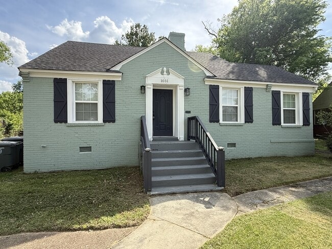 property at 1031 N Belvedere Blvd