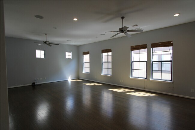 3945 Gibson St in Houston, TX - Building Photo - Building Photo