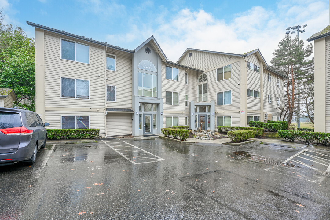 English Gardens Apartments in Burien, WA - Building Photo