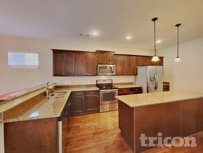 1080 Paddock Park Cir, Unit 682 in Gallatin, TN - Building Photo - Building Photo