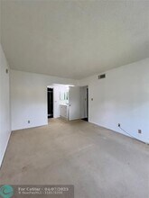 706 SE 2nd Ave in Deerfield Beach, FL - Foto de edificio - Building Photo