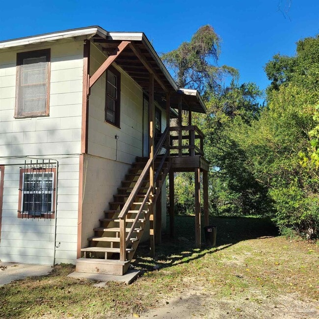 property at 3204 W Gadsden St