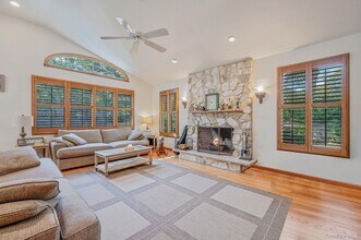 6 Bay Dr in Hampton Bays, NY - Building Photo - Building Photo