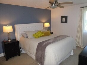 6 Post Oak Ln, Unit 10 in Natick, MA - Building Photo - Building Photo
