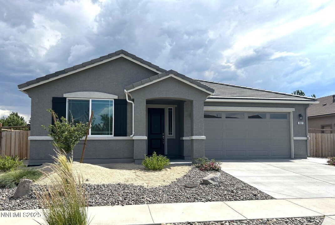 3847 Serenghetti Dr in Sparks, NV - Building Photo