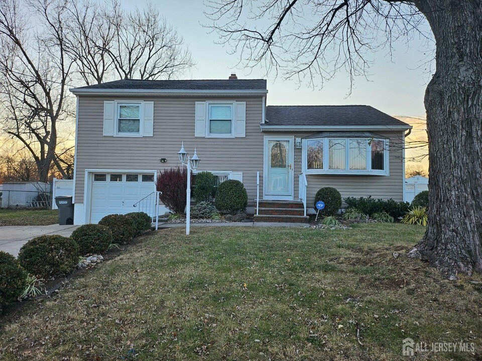 3316 Beverly Rd in South Plainfield, NJ - Foto de edificio