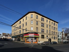 174 Willow St in Waterbury, CT - Foto de edificio - Building Photo
