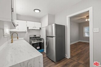 5724 La Mirada Ave in Los Angeles, CA - Building Photo - Building Photo