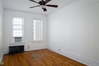 484 Plandome Rd in Manhasset, NY - Building Photo - Building Photo