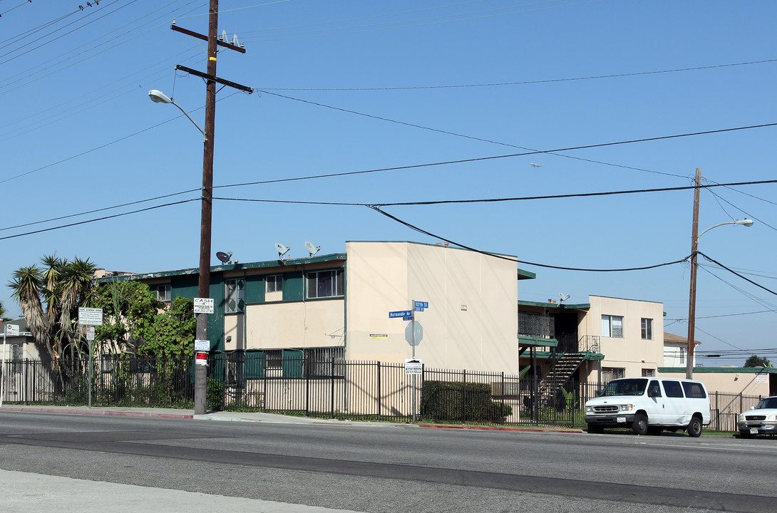 1377 W 112th St in Los Angeles, CA - Building Photo