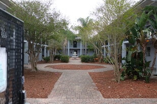 Keystone Courtyard Apartments in Tampa, FL - Building Photo