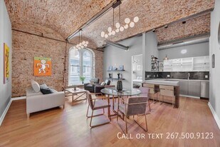 105 S 12th St in Philadelphia, PA - Building Photo