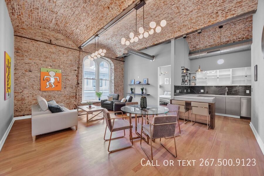 105 S 12th St in Philadelphia, PA - Building Photo