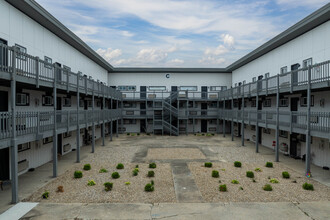 Brookhaven Apartments in Indianapolis, IN - Foto de edificio - Building Photo