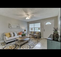 4261 Key Largo Dr in Jacksonville, FL - Foto de edificio - Building Photo